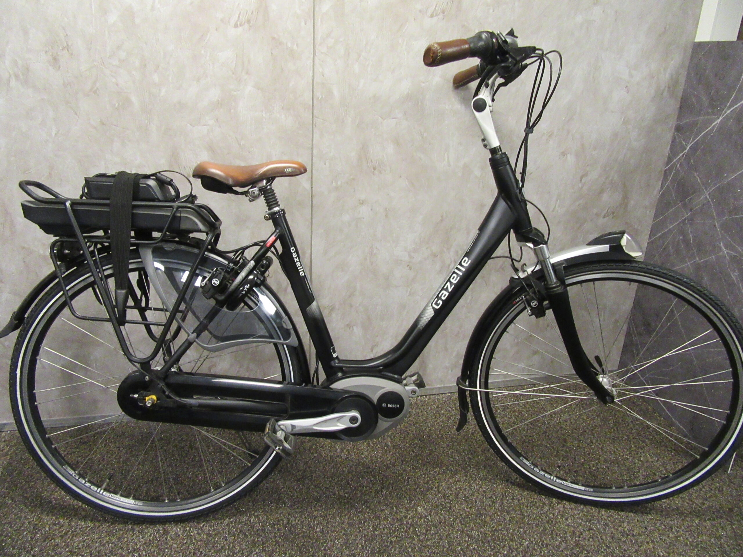 Foto van gazelle orange comfort bosch middenmotor via Het E-Bike Paleis